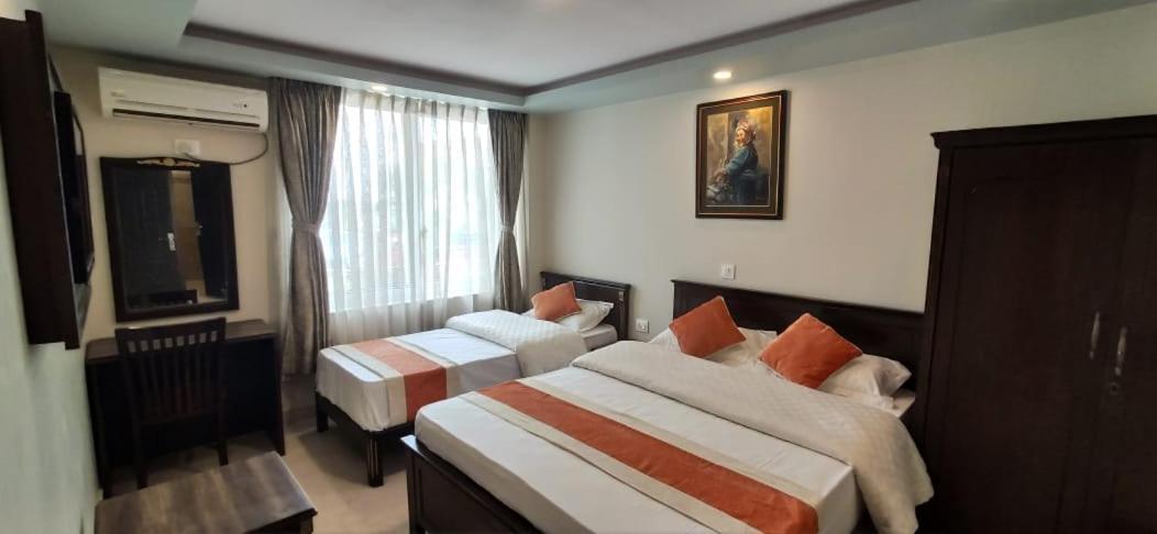 Hotel Pipal Tree Katmandou Extérieur photo